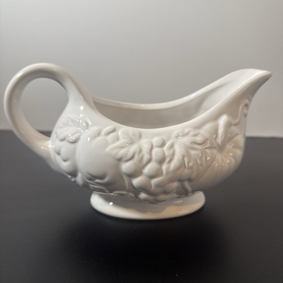 Tabletops Gallery‎ " HARVEST "  🍂 16 Ounce  Gravy Boat Embossed Excellent - Picture 1 of 5